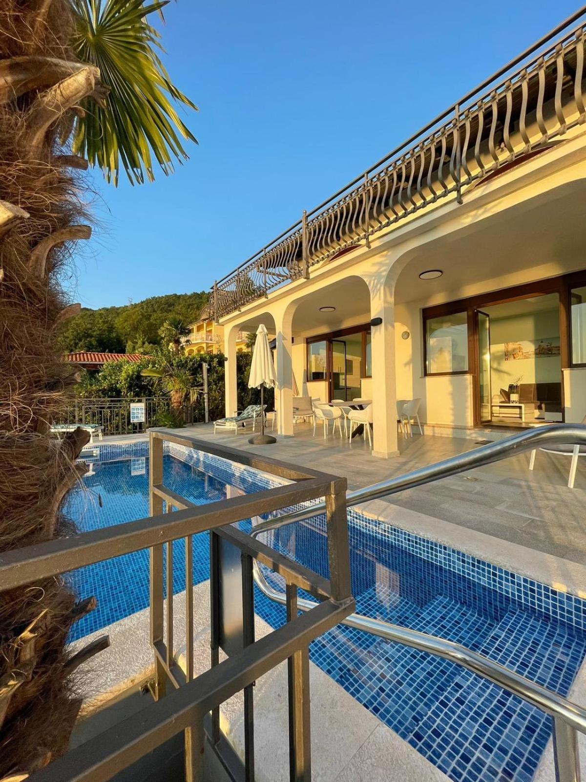 Villa Nikolla 로브란 외부 사진