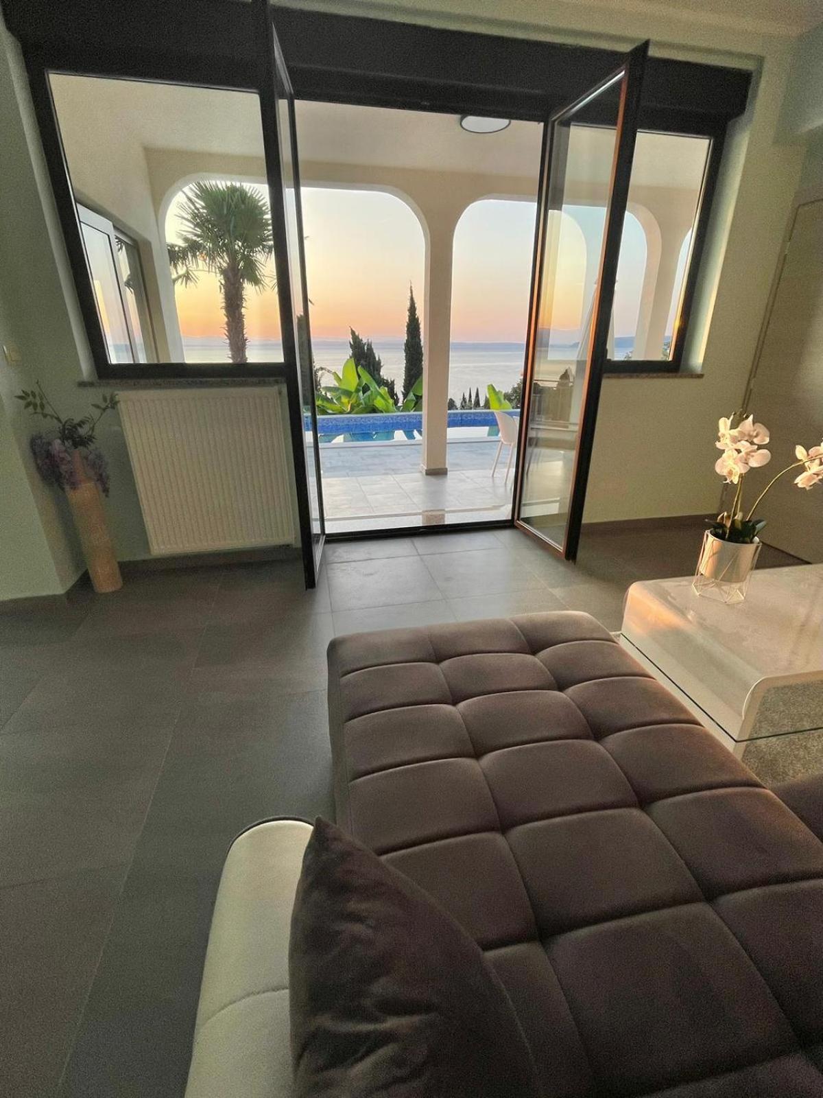 Villa Nikolla 로브란 외부 사진